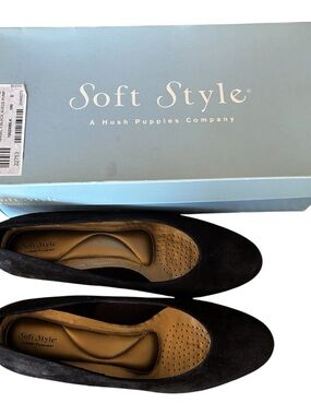 Women's Soft Style by Hush Puppies in a black suede low heal pump size 9